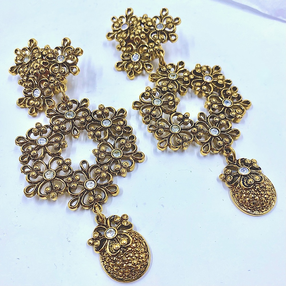 Vtg  BARRERA For Avon Imperial Elegance Earrings